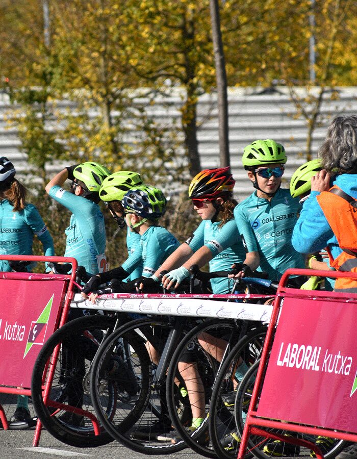 Ciclistas de Inurri Academy