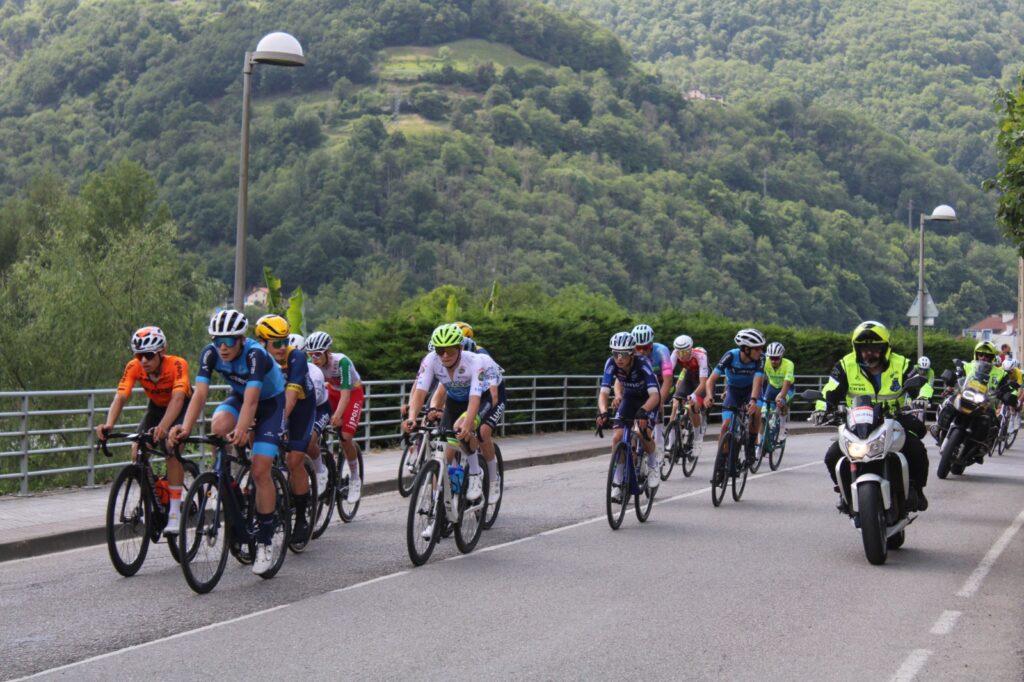 Alimco-Campagnolo en la Vuelta a la Montaña Central de Asturias 2026. 